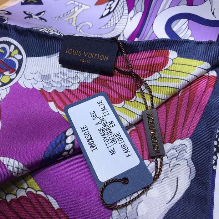 Louis Vuitton Scarf LVS00100